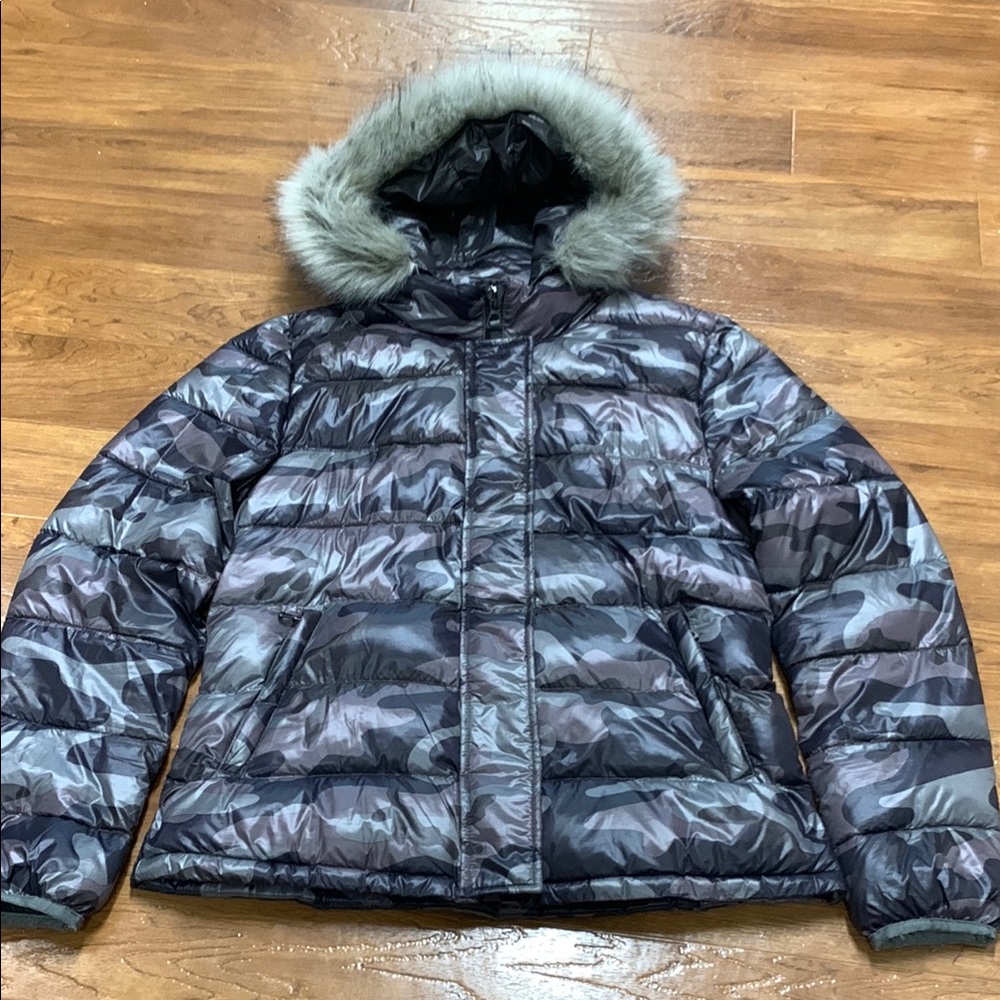 Gap Primaloft Camouflage Puffer Jacket with Faux Fur Hood